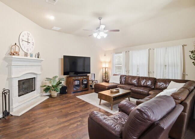 Building Photo - Dual Primary Suites, Screened Porch, and Office in Highland Grove