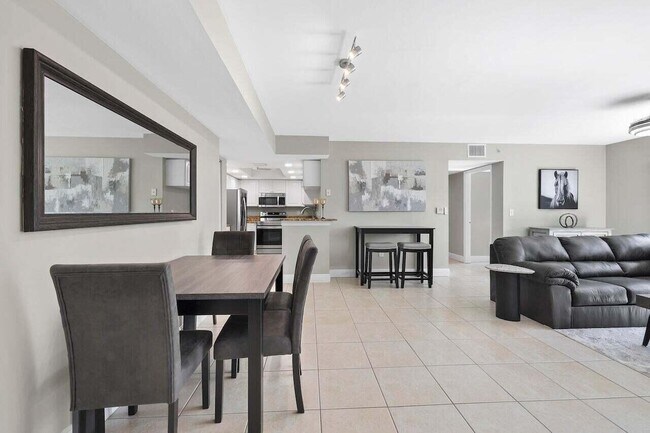 Foto del edificio - 1400 Crestwood Ct S
