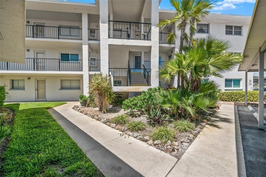 Foto principal - 708 S Tamiami Trl