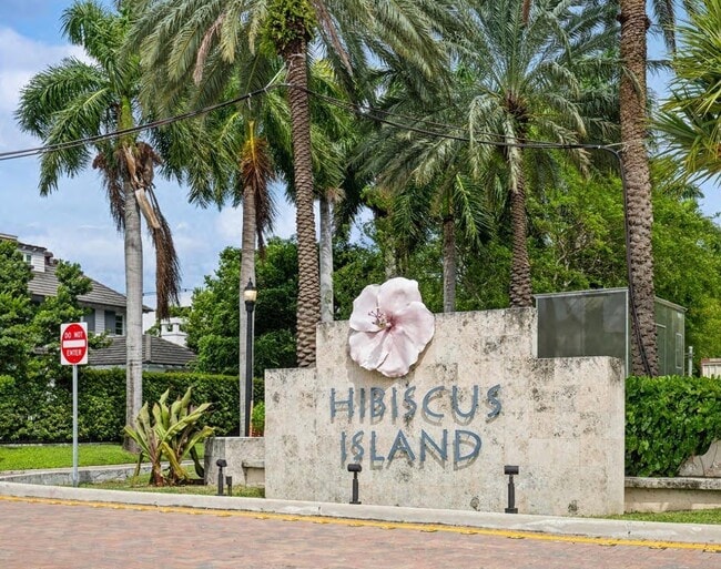 Building Photo - Hibiscus Condo