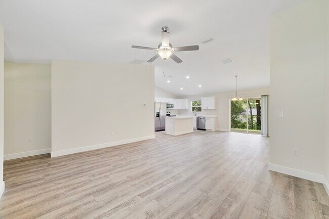 Foto del edificio - 1640 W St Elizabeth Pl