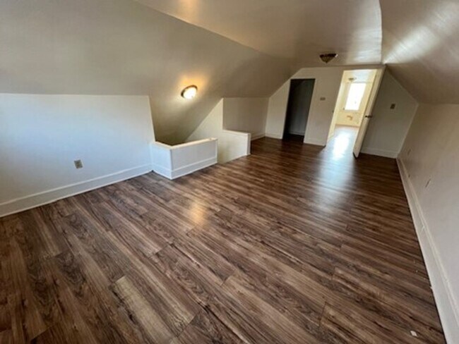 Building Photo - 656 Hammel St