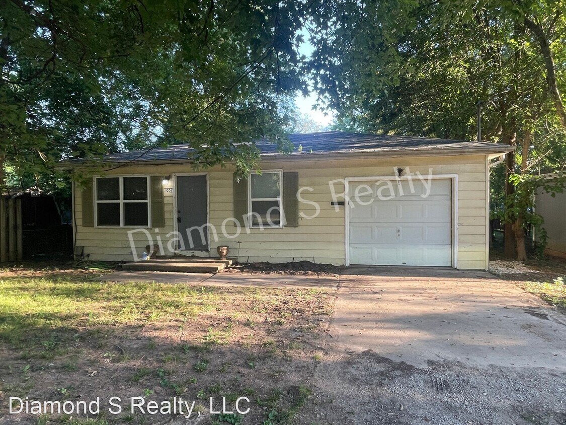 Foto principal - 3 br, 1 bath House - 3057 West Harrison St...