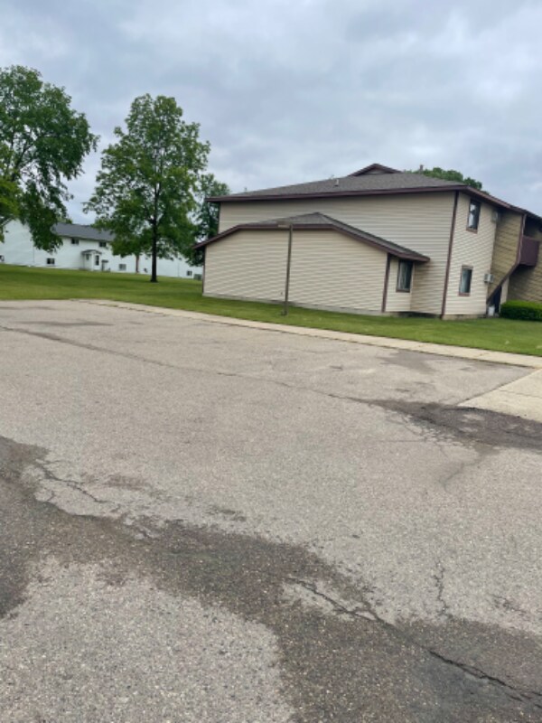 709 Fitzgerald St Unit E7, Durand, MI 48429 Room for Rent in Durand