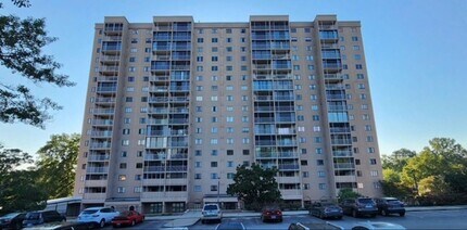 Building Photo - 1825 St Julian Pl