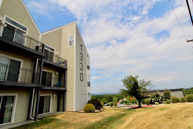 Foto del edificio - 1330 Hunters Rd