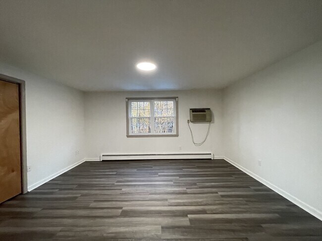 Building Photo - 805 Haverhill St