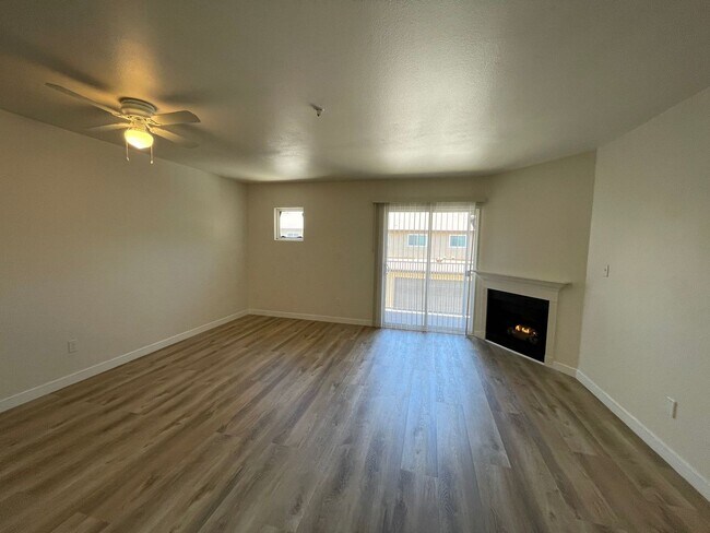 Foto del edificio - 7323 Winnetka Ave