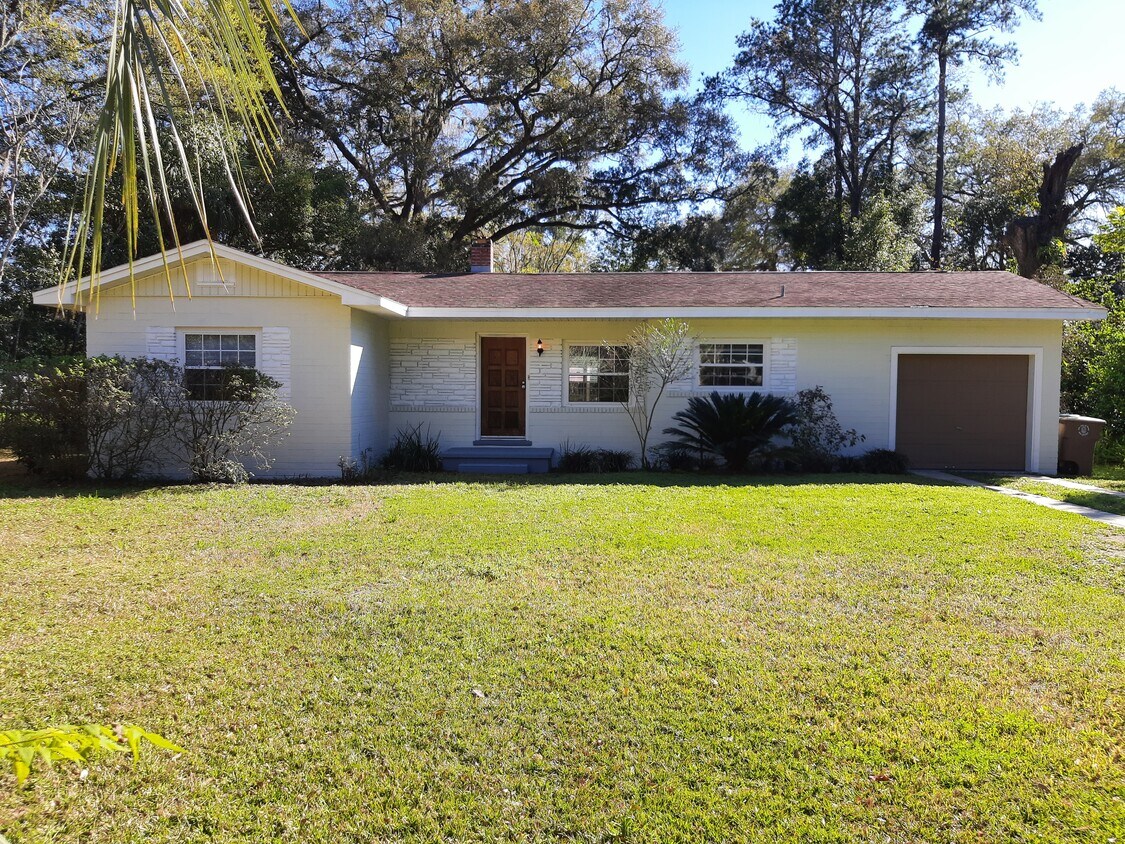 Foto principal - 3162 E Fort King St