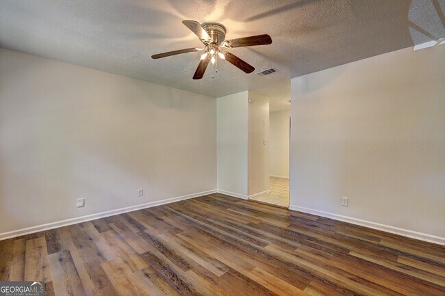 Building Photo - 2334 Ollie Dr