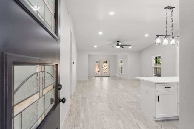 Building Photo - 5 Canyon Oak Pl