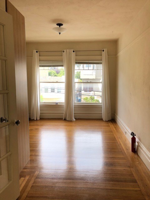 Foto del edificio - 747 Elizabeth St