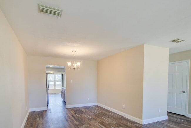 Building Photo - 5 Bedroom, 2.5 Bath Home in Landstown Lake...
