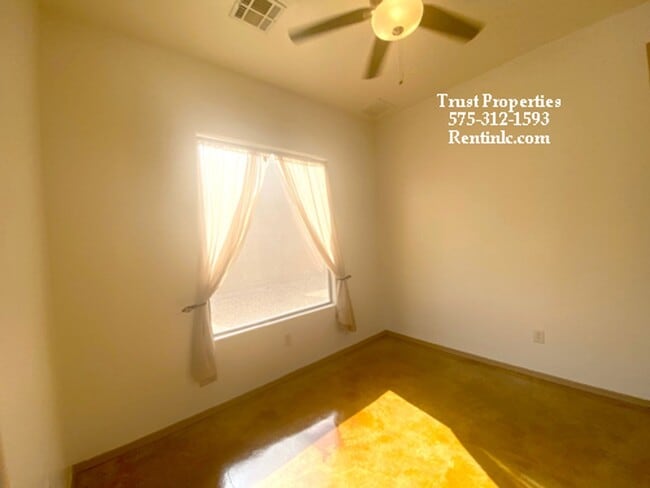 Building Photo - Spacious SFH in Gated Community w/ Pool ac...