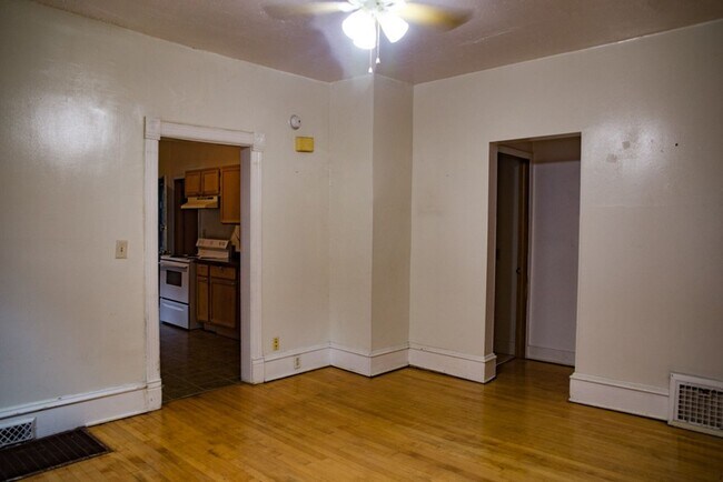 Building Photo - 1075-24