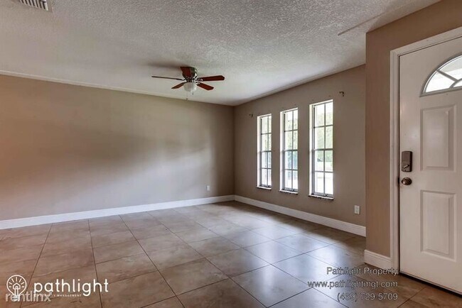 Building Photo - 4 br, 2 bath House - 103 Hollyhock Drive UNIT