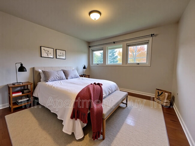 Building Photo - 272 Upper Paradise Rd