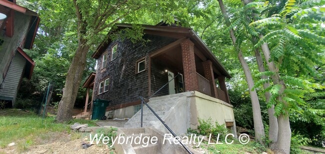 Building Photo - Nice 2 Bedroom 1.5 Bath Single Family Home...