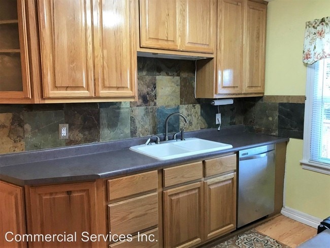 Building Photo - 2 br, 1 bath House - 1652 W. Coffman