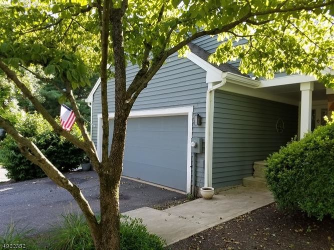 Foto principal - 1 Brightwood Ln