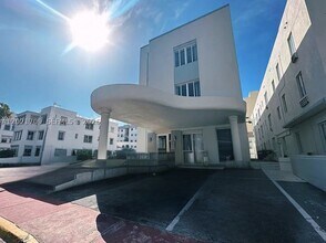 Building Photo - 3700 Collins Ave