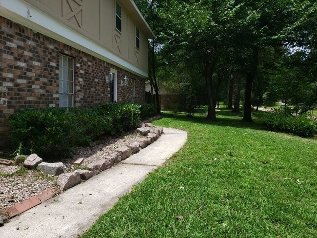 Building Photo - 2629 N Woodloch St