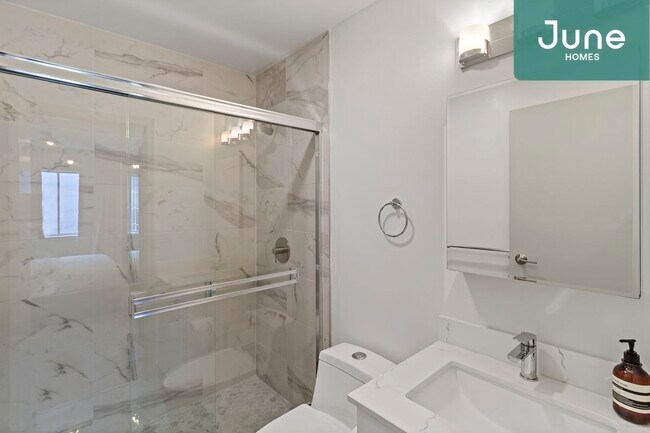 Foto del edificio - ROOM ONLY in 5-bed/3.5-bath Home