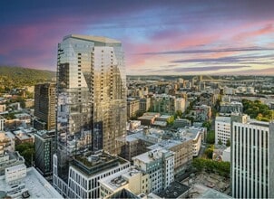 Building Photo - 550 SW 10th Ave