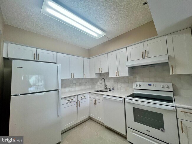 Foto del edificio - 2921 N Leisure World Blvd