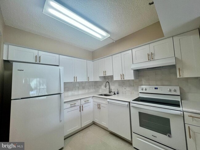 Building Photo - 2921 N Leisure World Blvd