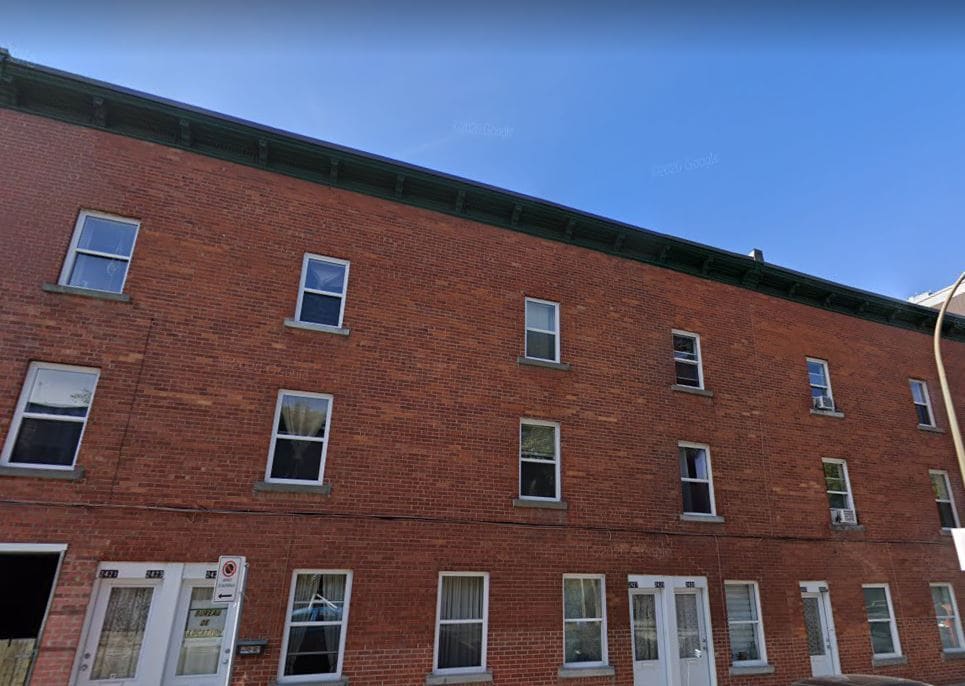 Primary Photo - 2421-2439 de Maisonneuve E