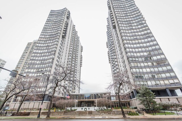Foto principal - 5701 N Sheridan Rd