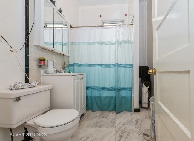 Building Photo - 1340 W Rosedale Ave