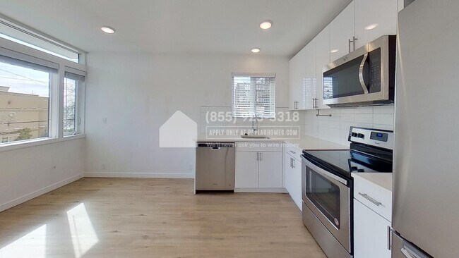 Building Photo - 3521 S Leschi Pl