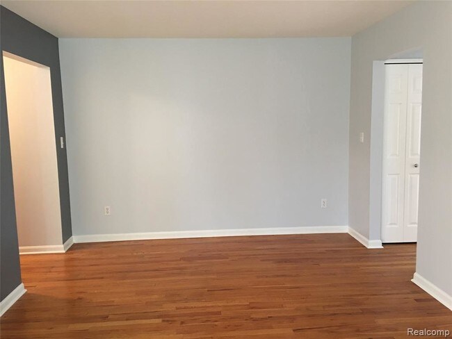 Foto del edificio - 4840 Briarwood Ave