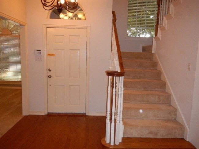 Building Photo - 3901 Overlake Dr