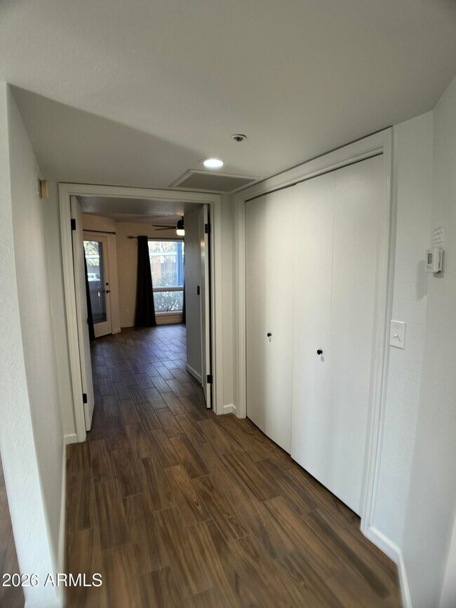 Foto del edificio - 905 N Beeline Hwy