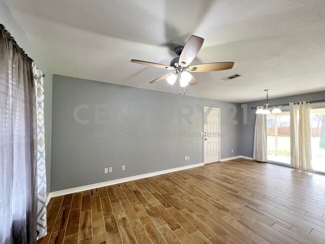 Building Photo - 408 W Morton Ave