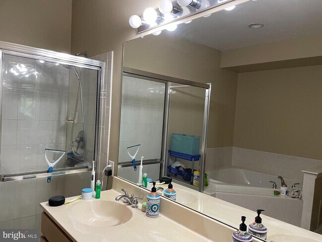 Building Photo - 46 Warwick Rd