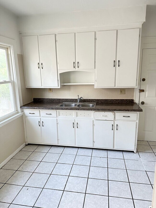 Building Photo - 3342 Desota