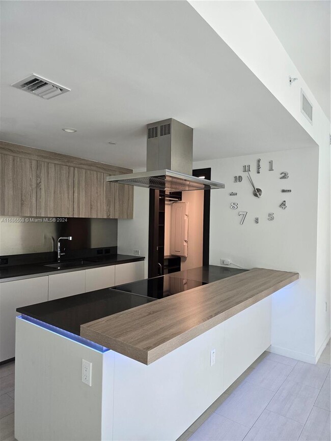Building Photo - 1000 Brickell Plaza