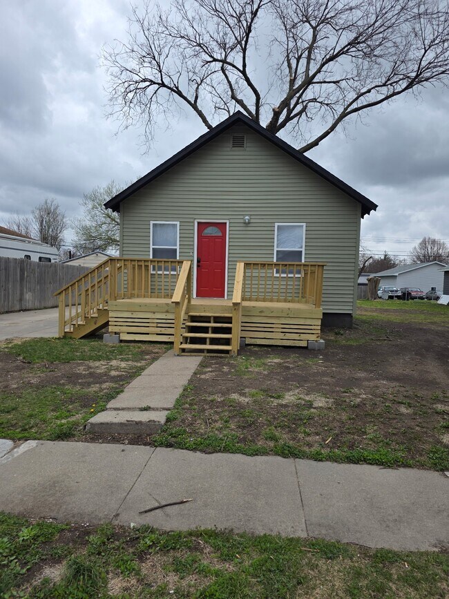 Building Photo - 2025 N 31st St