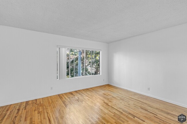 Building Photo - 1627 S Bundy Dr