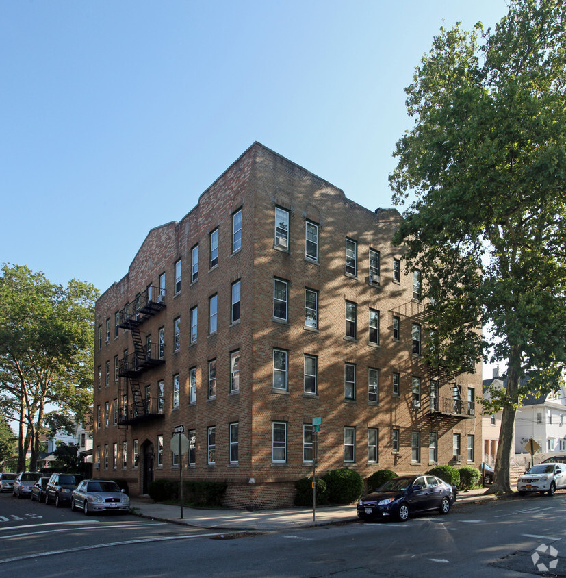 Foto principal - 87-87 116th St