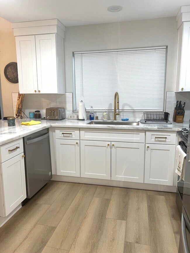 Foto del edificio - 8609 Linderwood Dr