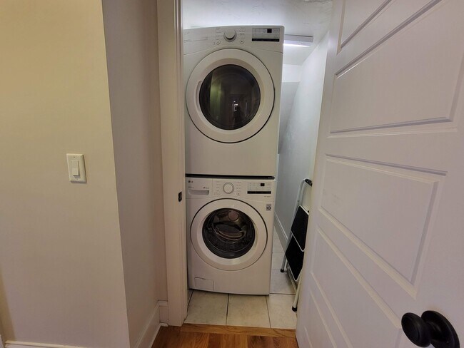 Building Photo - 27 Harvard St