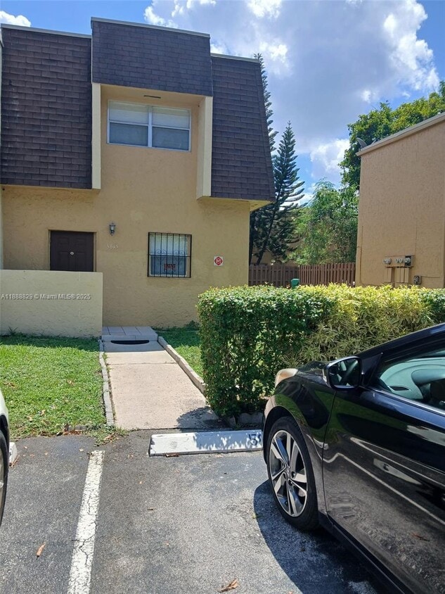 Foto principal - 5845 Blueberry Ct