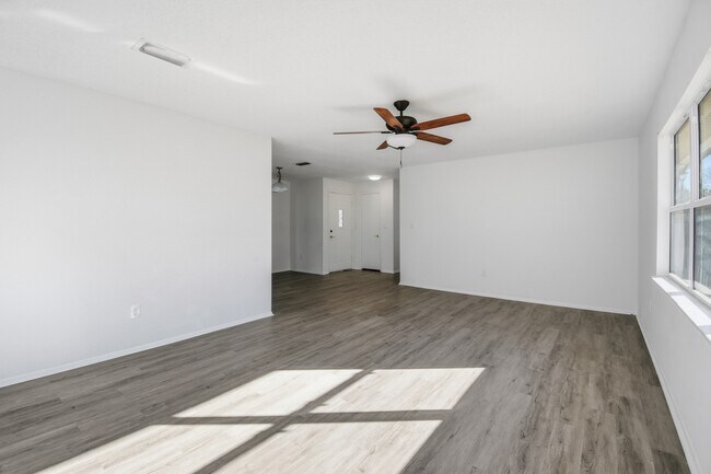 Foto del edificio - 189 Deltona Blvd