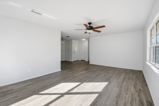 Foto del edificio - 189 Deltona Blvd