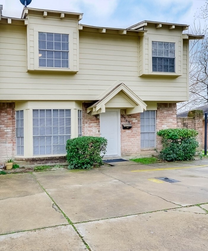 Primary Photo - 3818 Willow Springs Ln